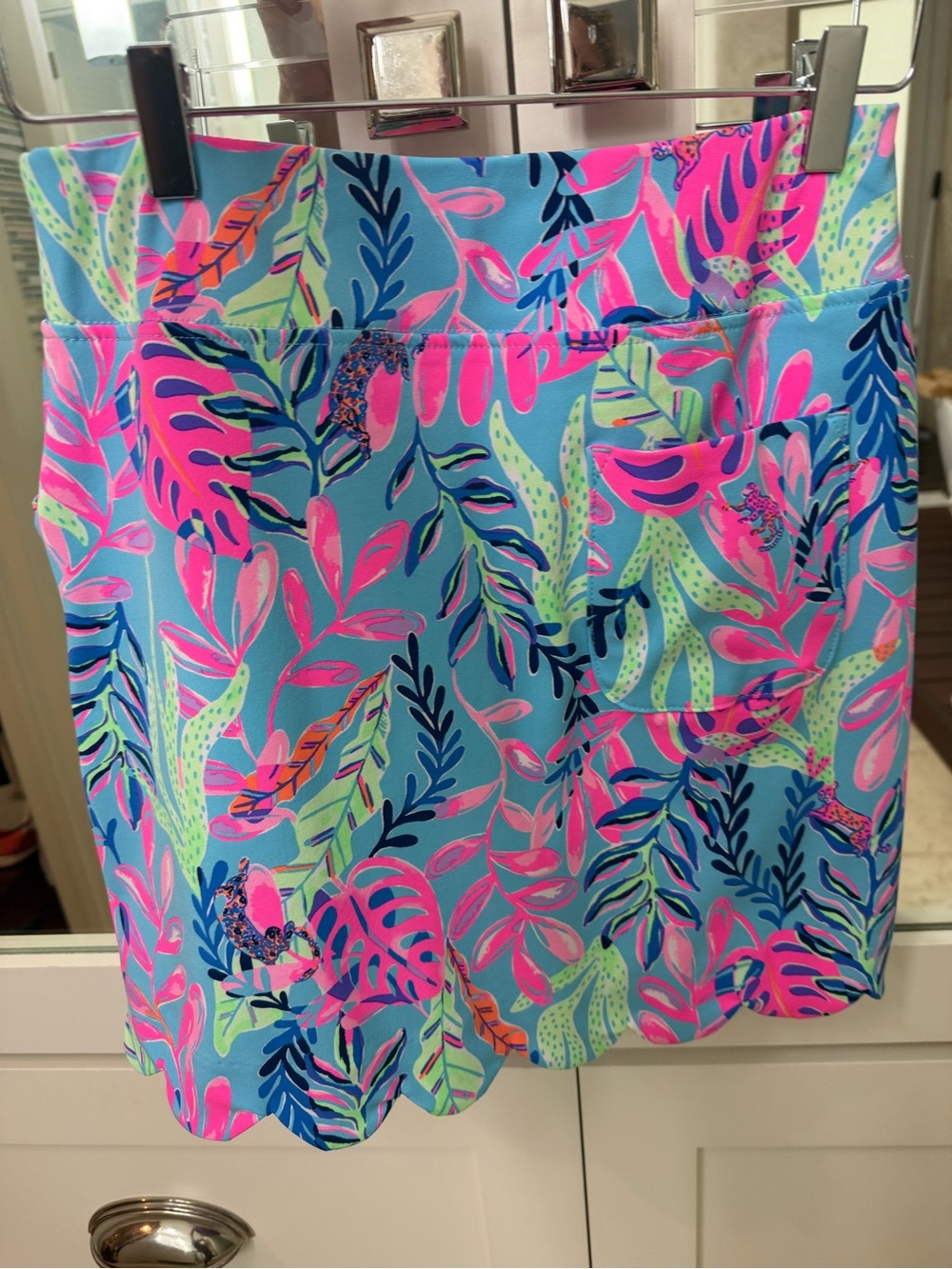 NWOT Lilly Bright Blue Tropical Print Women's Skorts- Pink & Green Leaf Pattern